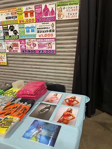 本日の #SEAdLINNNG 売店は入り口側からマディソン・マーリー👼→シードリング→南月たいよう🌞・望天セレネ🌙→陽岬来永💜→花穂ノ利🌸→風南ユキ🌬️→光芽ミリア🌱となっております🙆🏻‍♀️マーリーのポートレートも1,000円！！是非売店にもお立ち寄り下さいね🙌✨