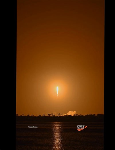 17K views · 624 reactions | The SpaceX Falcon 9 turns night into day as the 9 Merlin engines from booster B1078 ignite for its 22nd launch for the Starlink 10-26 mission. Dennis Hlavsa / @dhlavsa with Space FrontPage | Space FrontPage | Facebook