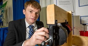 Le prototype de moteur sans aimant de Robert Sansone, ingénieur de 17 ans pourrait rendre les véhicules électriques plus durables