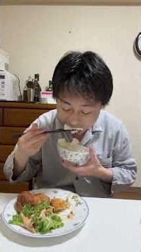 コロッケを食べる箸の使い方が酷いイカメン前編 #お得グルメ #グルメ好き #food #飯テロ #イケメン