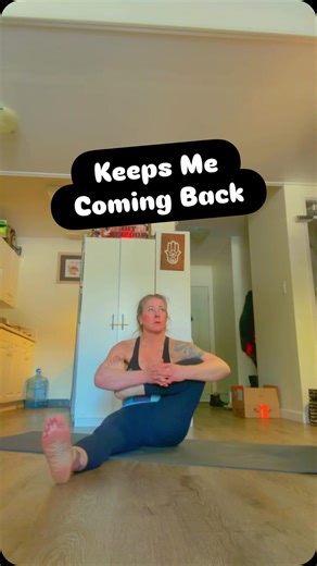Rochelle Rooney HulaHoops & Handstands on Instagram: "Right Side Left Side🤣🤣🤣 It’s What Keeps Me Coming Back😜 #movementismedicine #yoga #aginggracefully #neverstop"