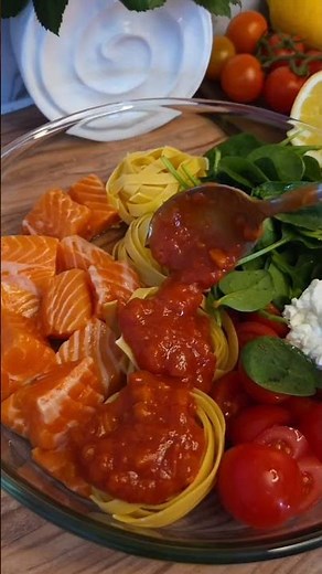 Préparez ce délicieux dîner de tagliatelles au saumon — rapide, simple et incroyablement savoureux.