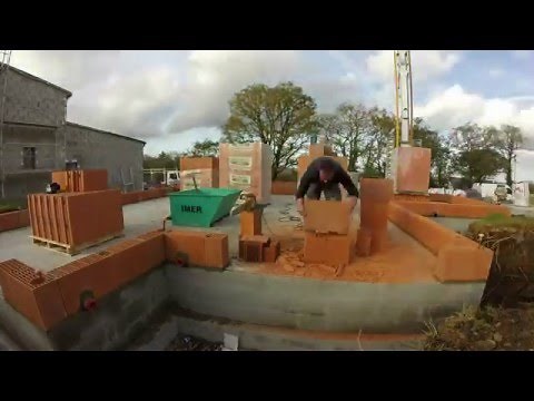 SARL Arvor Constructions Pose 1er rang de brique BGV Bouyer Leroux Thermo +