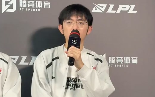 AL战胜BLG赛后采访圣枪哥：练了掘墓就要选!tabe教练选择相信hope选手所以选的ez。kale战术针对BLG下路在对线期就压on在塔下