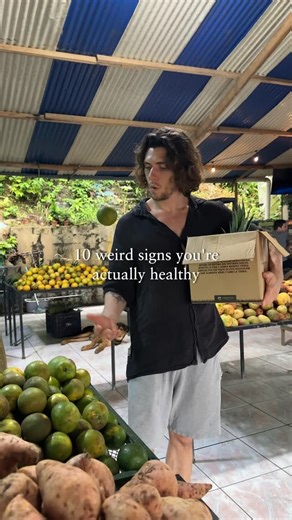 Niall Kiddle on Instagram: "10 weird signs👇 1️⃣ Warm hands & feet 🔥 Indicates strong circulation and thyroid-driven metabolism 🧬 Cold extremities are linked to low T3 thyroid hormone and poor blood flow 🥩 Improve with adequate calories, iron, B12, iodine, and animal fats 🎯 Eat 3 meals daily, stop chronic dieting, add salt and protein at breakfast 2️⃣ Hairy toes 🦶 Hair growth requires oxygenated blood reaching extremities 🫀 Smooth, shiny toes are associated with poor arterial flow 🚶 Blood