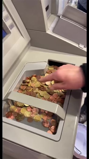 Interacting with an ATM: Cash Withdrawal Process