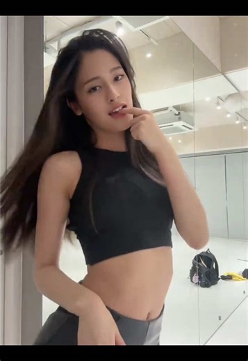 BLACKPINKのリサに似てる骨格と顔