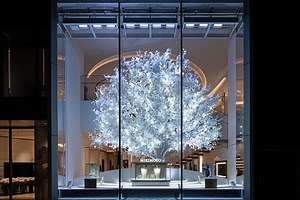 25 reactions | This year, an enormous snow-white tree decorates our Ginza Main Store window, illuminating the streets of Ginza, to wish everyone a holiday season full of peace and joy. #MIKIMOTO #MikimotoHoliday Visit: www.mikimoto.com | MIKIMOTO | Facebook