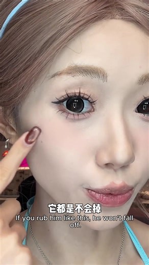 Mastering the Art of Winged Eyeliner