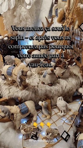 Méditation & Motivation 🌿 Anastasiia on Instagram: "❌ À ne jamais mettre sous le sapin : 1. Des boîtes vides Elles attirent le vide, la stagnation, l’absence de mouvement dans la vie. 2. Des objets vieux ou cassés Ils symbolisent les vieux problèmes qui vont traîner toute l’année. 3. Des couteaux, des objets pointus Apportent conflits et disputes en famille. 4. De la monnaie “de petite valeur” Les pièces attirent les petites dépenses et les pertes, pas l’abondance. --- ✅ Ce qu’il faut absolumen