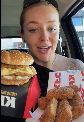 There’s a reason why Americans always film these in their car @KFC UKI #kfc #mozzarellasticks #cheesepull