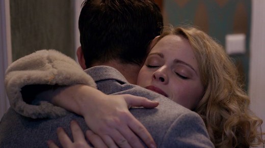 Wenn er auf Frauen im Fellkostüm steht... Jennifer Ulrich tut alles für Marc Benjamin in "Leg dich nicht mit Klara an". Infos, Filmszenen und Interviews zur TV-Premiere am Dienstag: http://tinyurl.com/leg-dich-nicht-mit-klara-an | SAT.1 Film & Serie