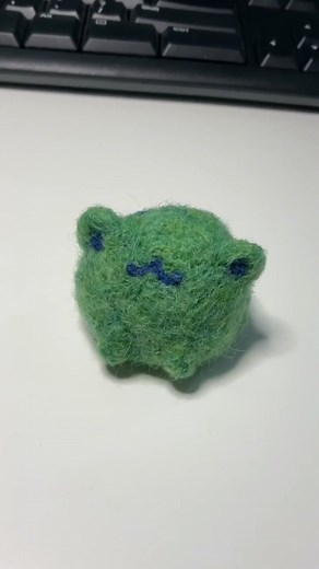 My First Needle Felting Project: Cute Frog Creation!