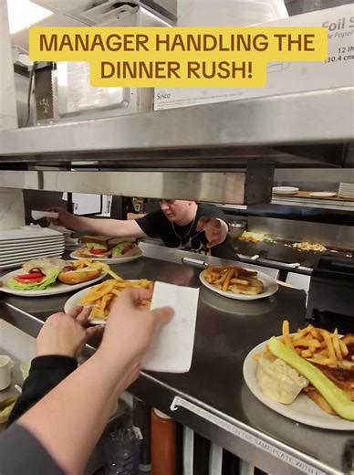 🚨Dinner rush is ez on my watch! #fyp #fy #badbunny #food #viral @Oakley Meta @Oakley