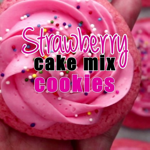 The most amazing, soft, strawberry cookies are made with Pillsbury Baking strawberry cake mix! Get this recipe: http://www.thesaltymarshmallow.com/strawberry-cake-mix-cookies/ Pin it for later: https://www.pinterest.com/pin/74450200069761499/ | The Salty Marshmallow