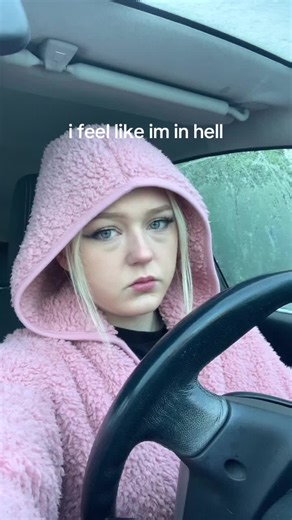 mimi 🫧🐈‍⬛ (@tinymoonfawn)’s videos with I smell snow - ☆