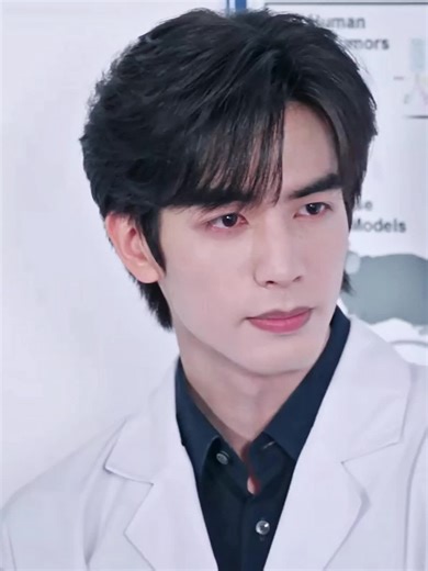 Kedua mereka masing-masing bersinar terang di bidangnya sendiri. #shineonme #zhaojinmai #songweilong #JYSW #TikTokTainment #BahasDrama