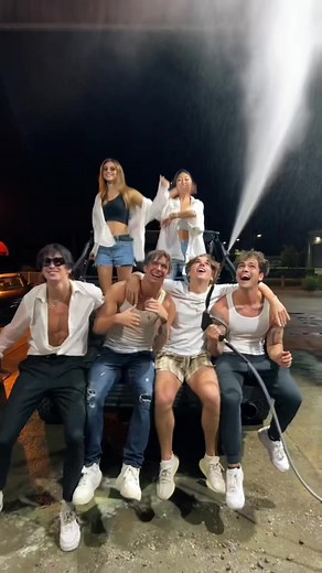 Happy 1 month of the new hype house 🎉 song - @Caroline Jones