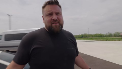 Chevrolet Corvette C8 Z06 vs Ferrari 458 drag race