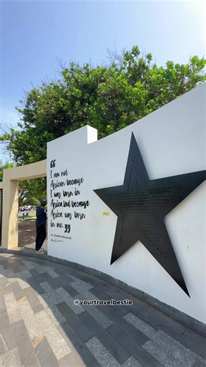 💌 Did you know this iconic park in the heart of Accra is dedicated to the man who led Ghana to independence? The Kwame Nkrumah Memorial Park honours Kwame Nkrumah, Ghana’s first President and a leading voice for Pan-Africanism. At its center stands a striking marble mausoleum, symbolising peace, where he is laid to rest. It’s not just a tourist stop, it’s a powerful reminder of West Africa’s shared history and freedom story. So, if you’re visiting Ghana 🇬🇭, you should definitely visit. #creat