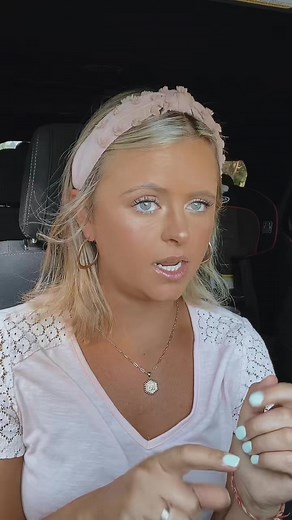 We might not be athletic but we gonna be styling💁🏼‍♀️ #workout #outfit #ahopping #workoutclothes #dailyvlog #madzwatts #fyp