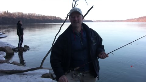 Shoreline early spring lake trout (steelhead) - how to catch trout from shore