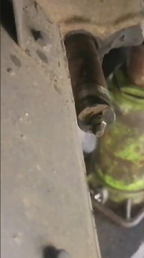 removal of spring pin || ISUZU FORWARD