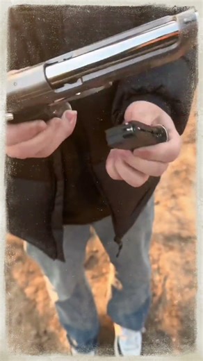 THIS TOY GUN IS NEXT-LEVEL SATISFYING! #airsoftcqb