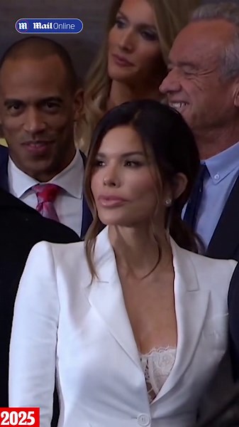 Mark Zuckerberg appears to stare at Lauren Sanchez's chest