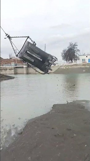 Dredging Mastery: A Short Boom Is No Problem | The Bucket Throwing Process