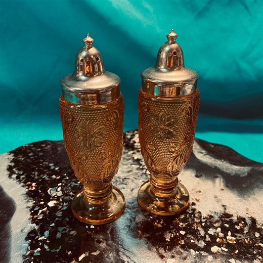 Vintage Inspired Indiana Glass Amber “sandwich” Pattern. Amber Glass Shakers With Plastic Lids. No Visible Damage - Etsy