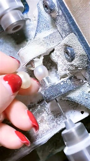 How the machine works in making holes in beads #machine #beads #shorts