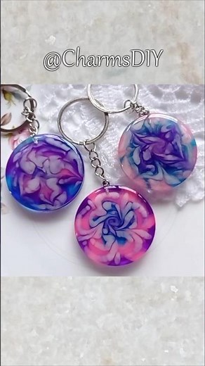EPOXY RESIN KEYCHAIN | Simple and Easy Resin Craft Idea For BEGINNERS #shorts