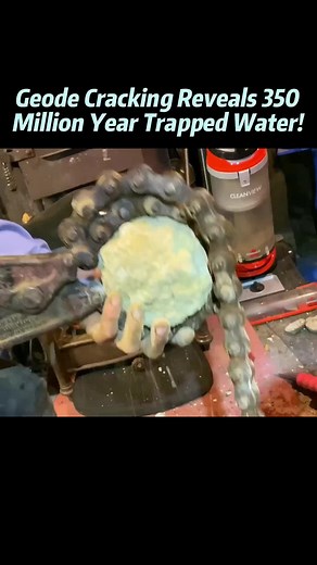 Geode Cracking Reveals 350 Million Year Trapped Water!