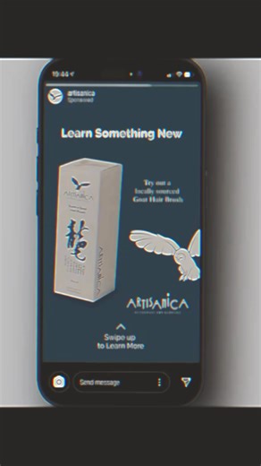 🎨 Meet Jade, VCAD Graphic Design graduate and the creative force behind Artisanica. This conceptual art supply brand celebrates cultural heritage and craftsmanship by connecting artists with authentic tools and materials sourced from artisans around the world. From the thoughtful logo inspired by a barn owl to a refined, eco-conscious packaging system, every detail in Artisanica reflects Jade’s passion for design, tradition, and meaningful storytelling. We’re so proud to see graduates like Jade