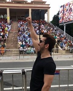 5.3M views · 315K reactions | JAI HIND !HINDUSTAN ZINDABAD !!!#wagahborder .. Bharat humko jaan se pyaara hai sabse pyaara GULISTAAN Humara hai. Have to a share a proud moment with u guys .will share soon. | Arjun Bijlani | Facebook