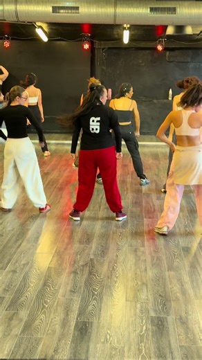 Quand tu refais une chorégraphie que tu as apprise en septembre 2023, durant mes premiers mois de pratique, juste pour voir la progression 😍😍😍😍 #dance #choreography #shatta #paris @Ralph Beaubrun