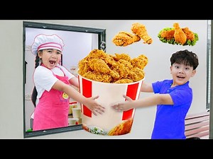 Suri and Sammy Pretend Play Fried Chicken Drive Thru with Kids Food Toys