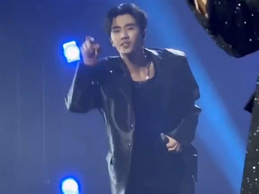 知道小面包和威廉为啥笑场了吧，看看王俊勇都在干嘛，清醒点泰尔先生终映见面会，完整 2场中字回放没看就找我拿！