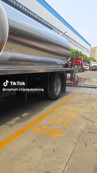 Asphalt Distributor: Your Guide to Smooth Road Paving