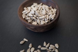 How to Peel | Remove Sunflower Seed Shell at Home - Jotscroll