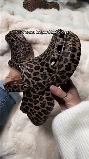 🐆 NEW CROCS DROP…these leopard print platform clogs are everything!!! #crocs #crocsbaeclog