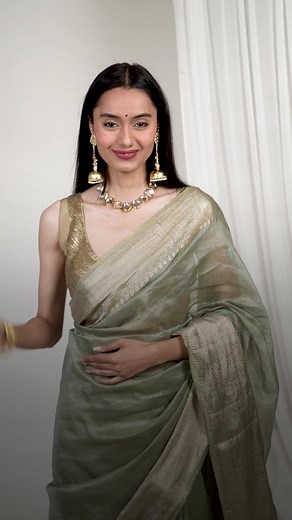 Wearing deep neck blouses takes some effort and fixing that’s why we are here to make your life easier. Now you can flaunt that blouse with confidence! . . To Shop - Click on the link below 👇🏼 https://www.theloom.in/green-banarasi-linen-saree-linbnrs05-lphp10aug . . 𝐆𝐞𝐭 𝐞𝐱𝐭𝐫𝐚 𝐜𝐚𝐬𝐡𝐛𝐚𝐜𝐤 𝐮𝐩𝐭𝐨 𝐑𝐬.𝟐𝟎𝟎𝟎 . . #deepblousehack #blousehack #deepneckblouse #hacks #tipsandtricks #greensaree #banarasisaree #fashiontips #fashionhacks #theloom #fashion #indianfashion #ethnicwear #ind