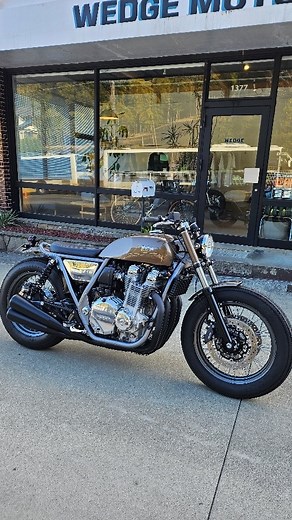 Takashi Nihira | HONDA CB1100EX CUSTOM 納車して1年✨メンテナンスでお預かり！ キレイに乗って頂きありがとうございます😌 Thank you so much @jujuju_101010 #wedge #wedgemotorcycle #custombike... | Instagram