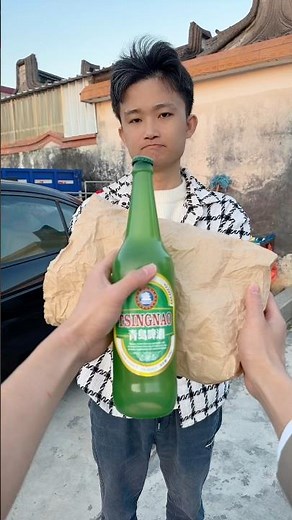 The magic of beer bottles啤酒瓶消失术 #魔术教学 #magic