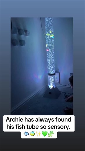 Archie in his old sensory room when he was a lot younger the fish bubble tube has always been a massive Hit 🐠🐟✨💚🧩#autismawareness #sensoryprocessingdisorder #sensoryseeker