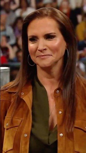 YOU HEARD HER 🗣️ Stephanie McMahon is in the house at Madison Square Garden!! #WWERaw