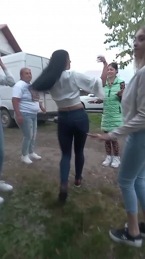 Filmy użytkownika birse Amalia (@birse.amalia) z muzyką Mai Pune Doamne - Carmen de la Salciua & Willy de la Oradea