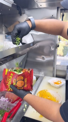 Flavor Hive on Instagram: "Everybody in Alexandria, VA knows about our portion size. Get the walking taco today and bring your own chip bag for $10 only!"