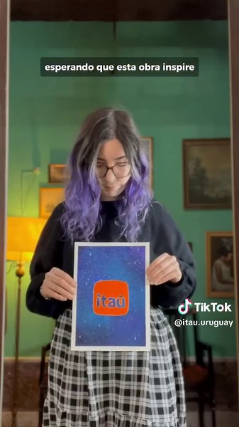 Creación del nuevo logo de Itaú Uruguay con arte galáctico